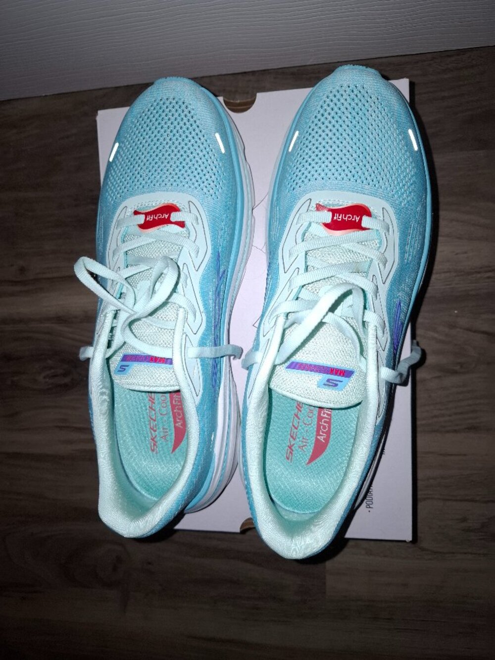 Women's 10M Skechers Max Cushioning Arch Fit 2.0 -Jetsin